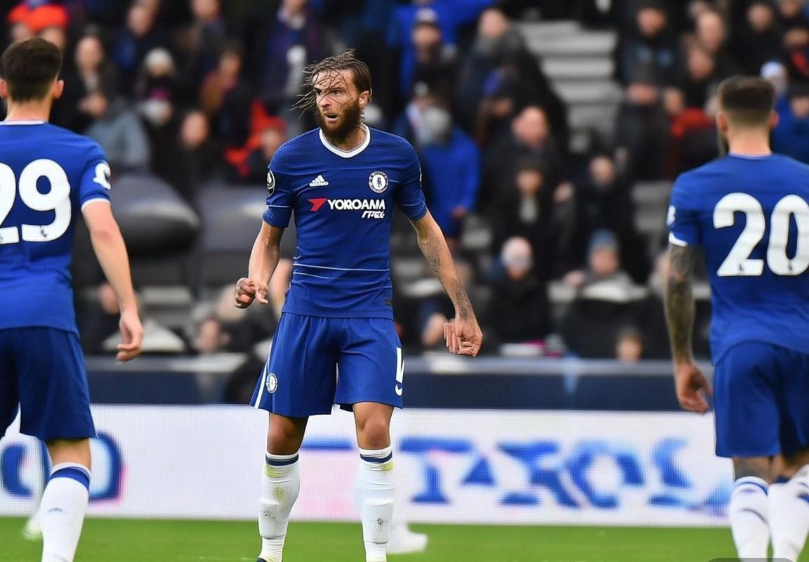 拜仁慕尼黑德甲争冠强势回归，切尔西英超联赛排名跌出前八