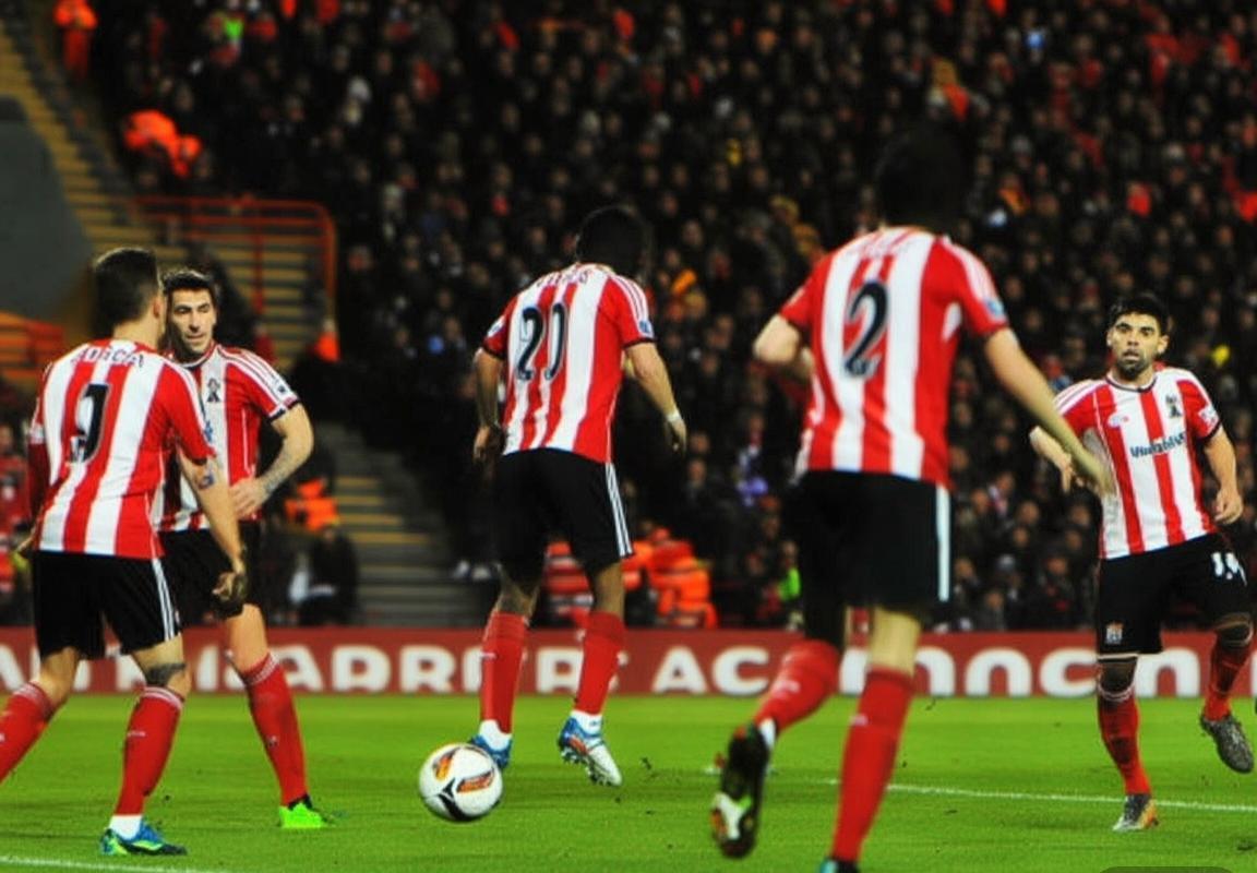 英超联赛焦点战：利物浦坐镇安菲尔德球场迎战桑德兰，上演极致攻防对决